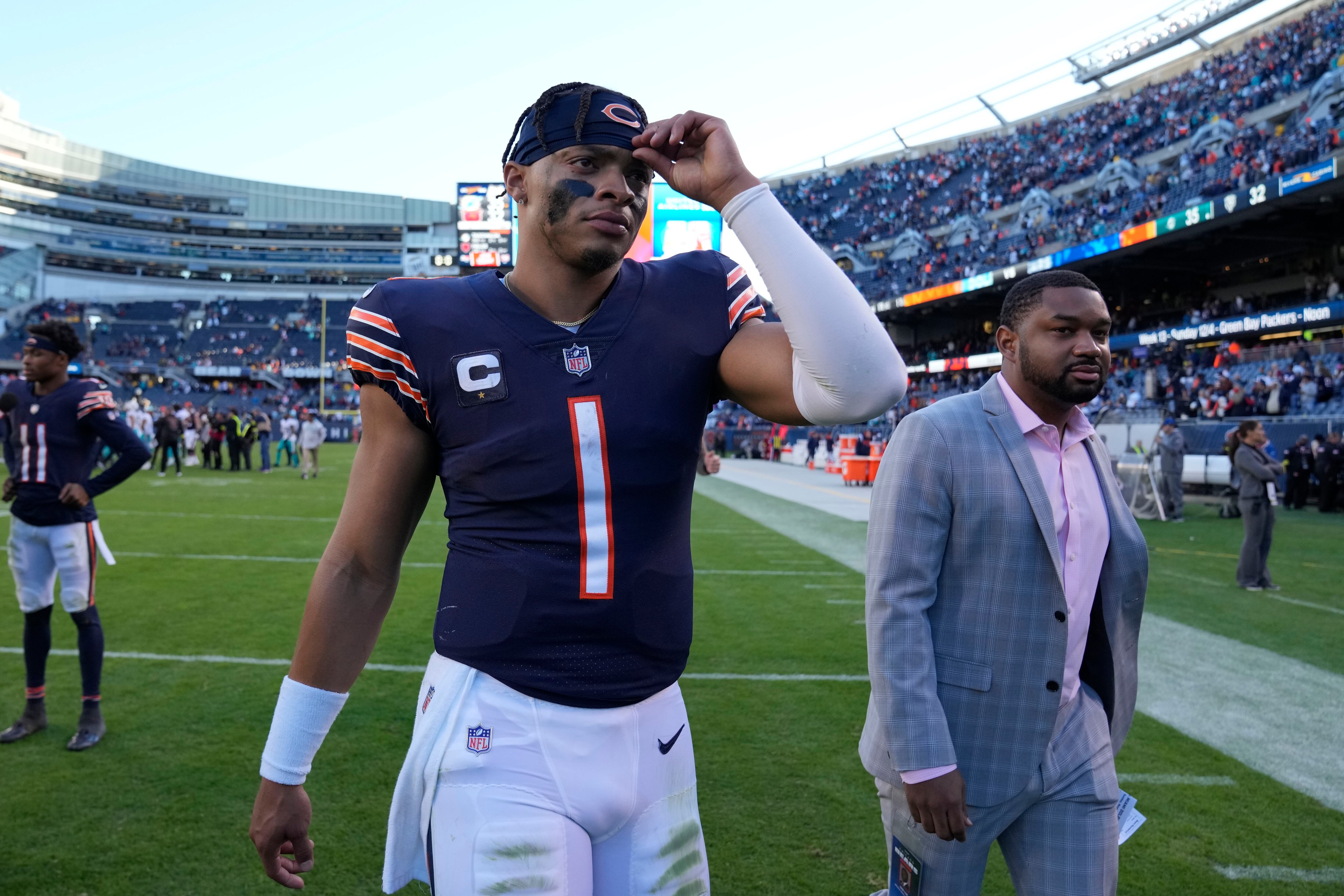 Tua, Dolphins outlast Bears on Fields' record rushing day