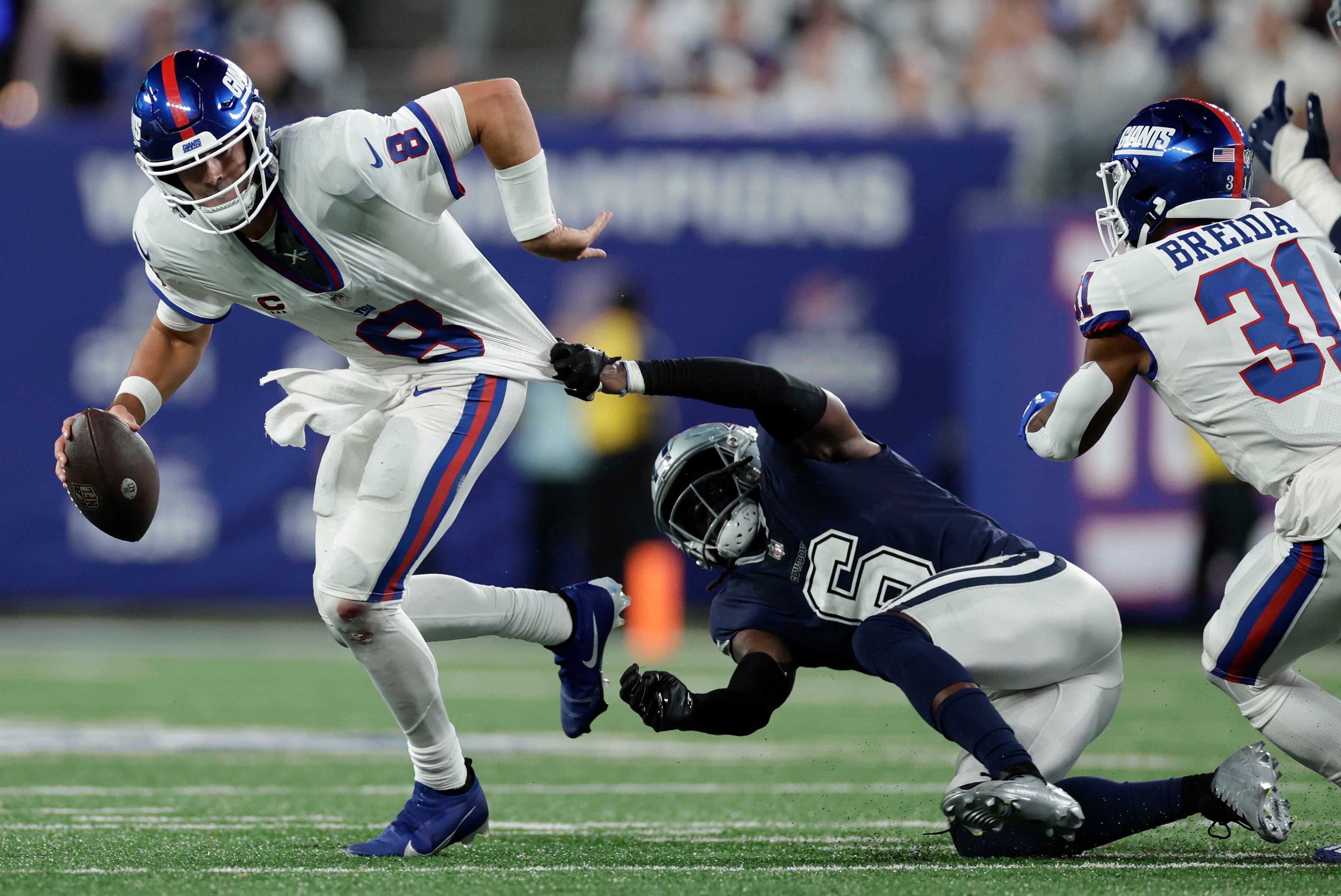 Giants lose Saquon Barkley, Daniel Jones to injuries in loss to