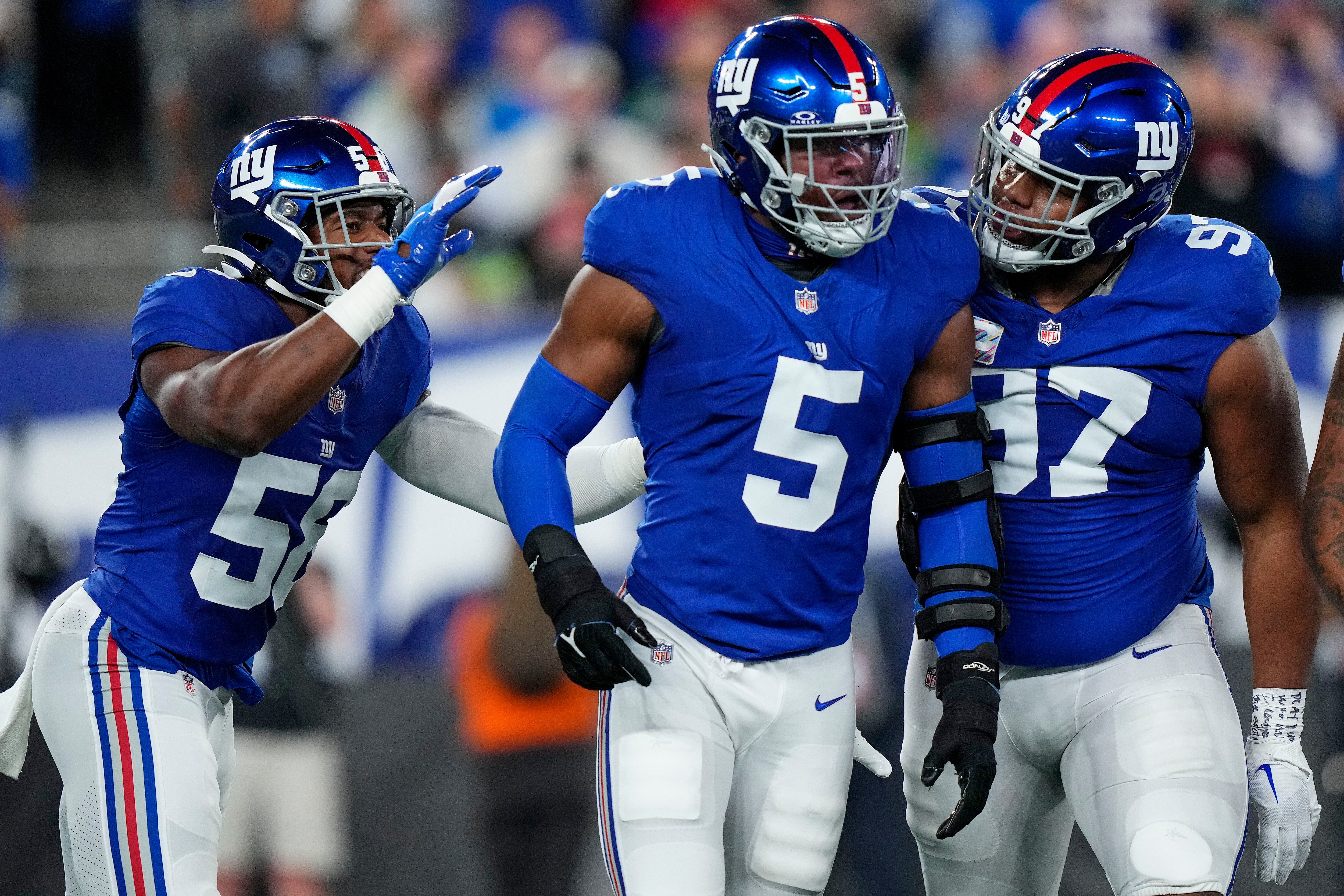 Seattle Seahawks 24-3 New York Giants: Daniel Jones sacked 11 times as  Devon Witherspoon scores 97-yard pick-six, NFL News