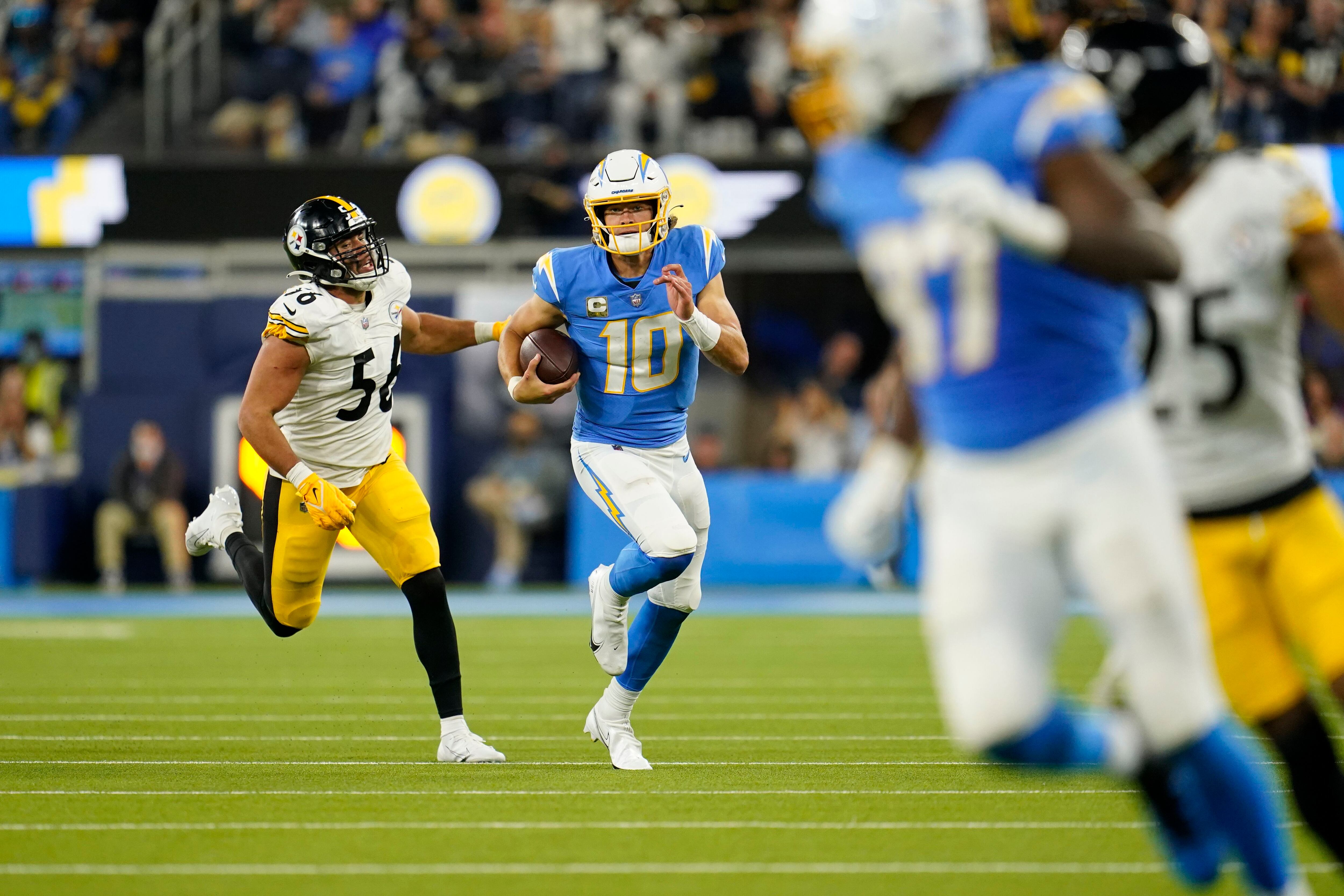 Justin Herbert, Chargers hold off Steelers rally