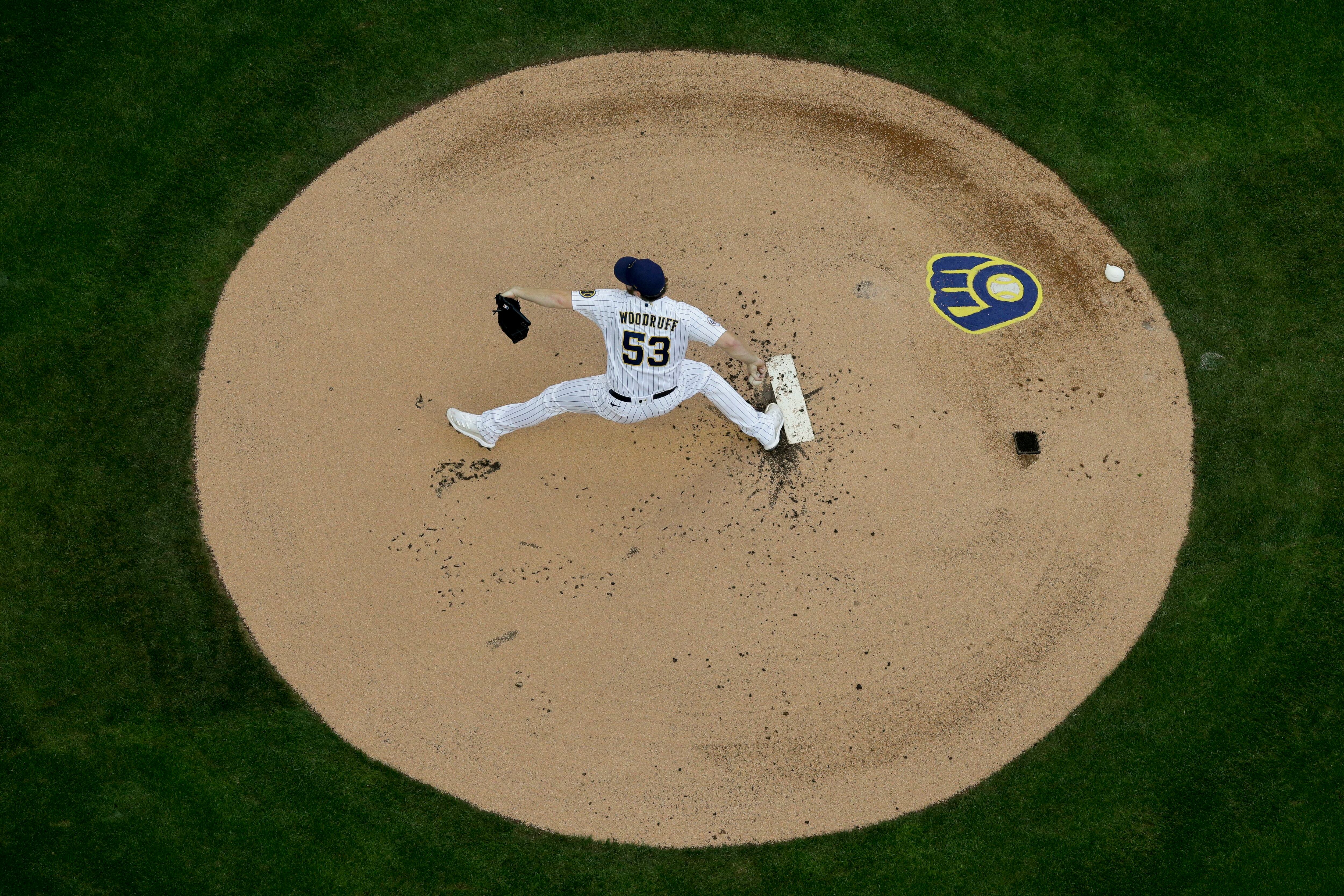 Braves' Fried dominates Brewers in Game 2 to tie NLDS