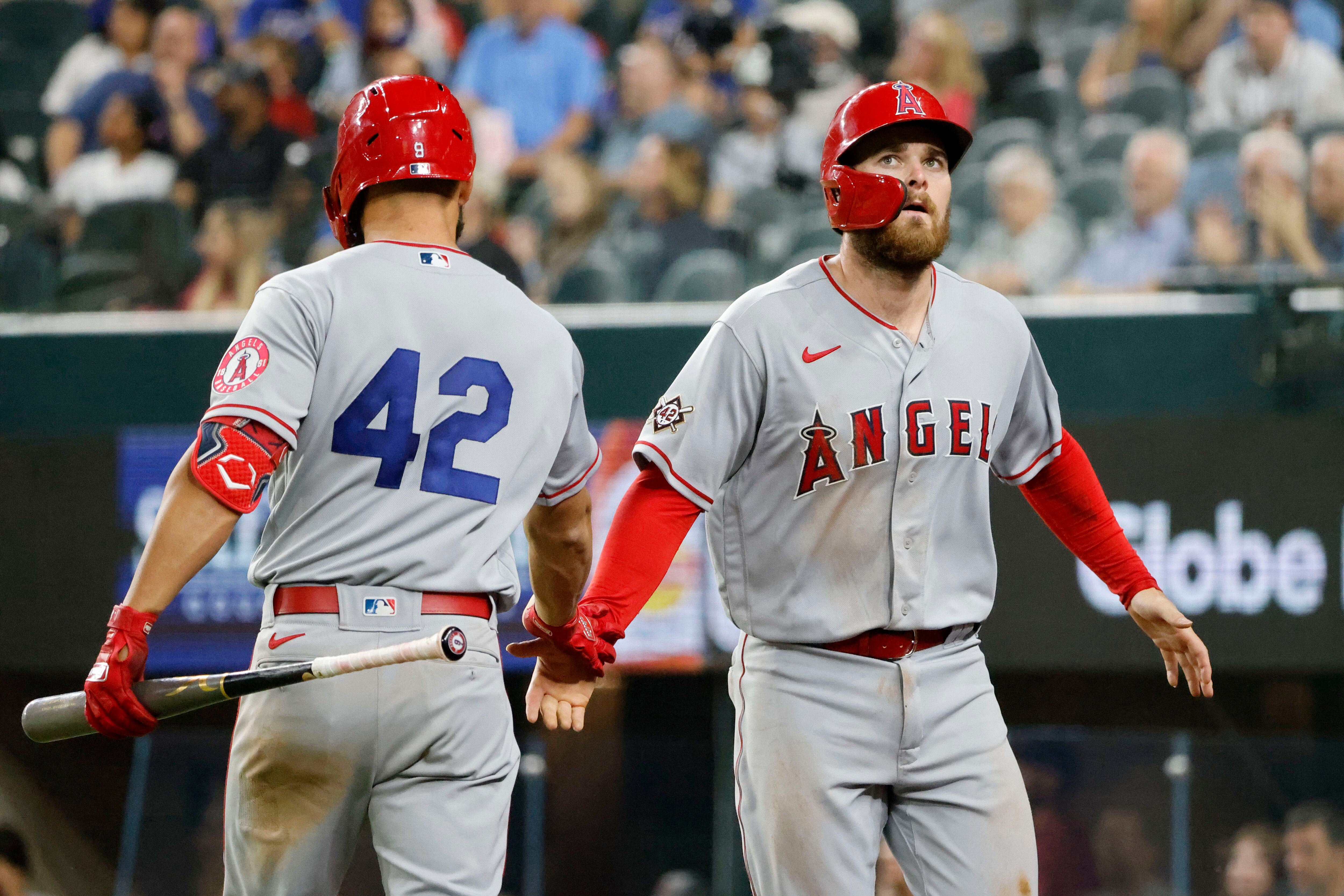 Ohtani, Suzuki help Angels beat Rangers 6-2