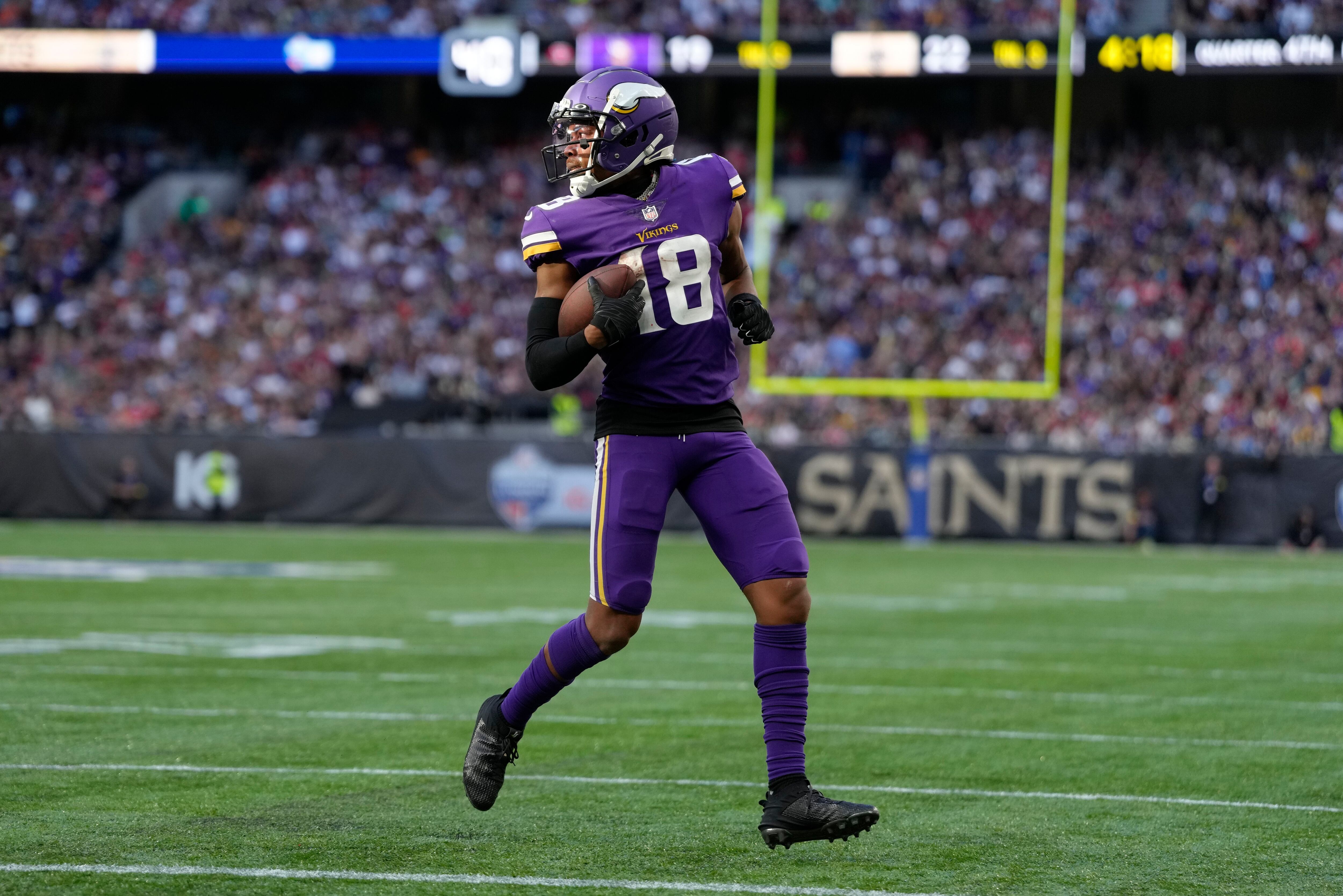 Saints miss last-second FG to give Vikings 28-25 win in London