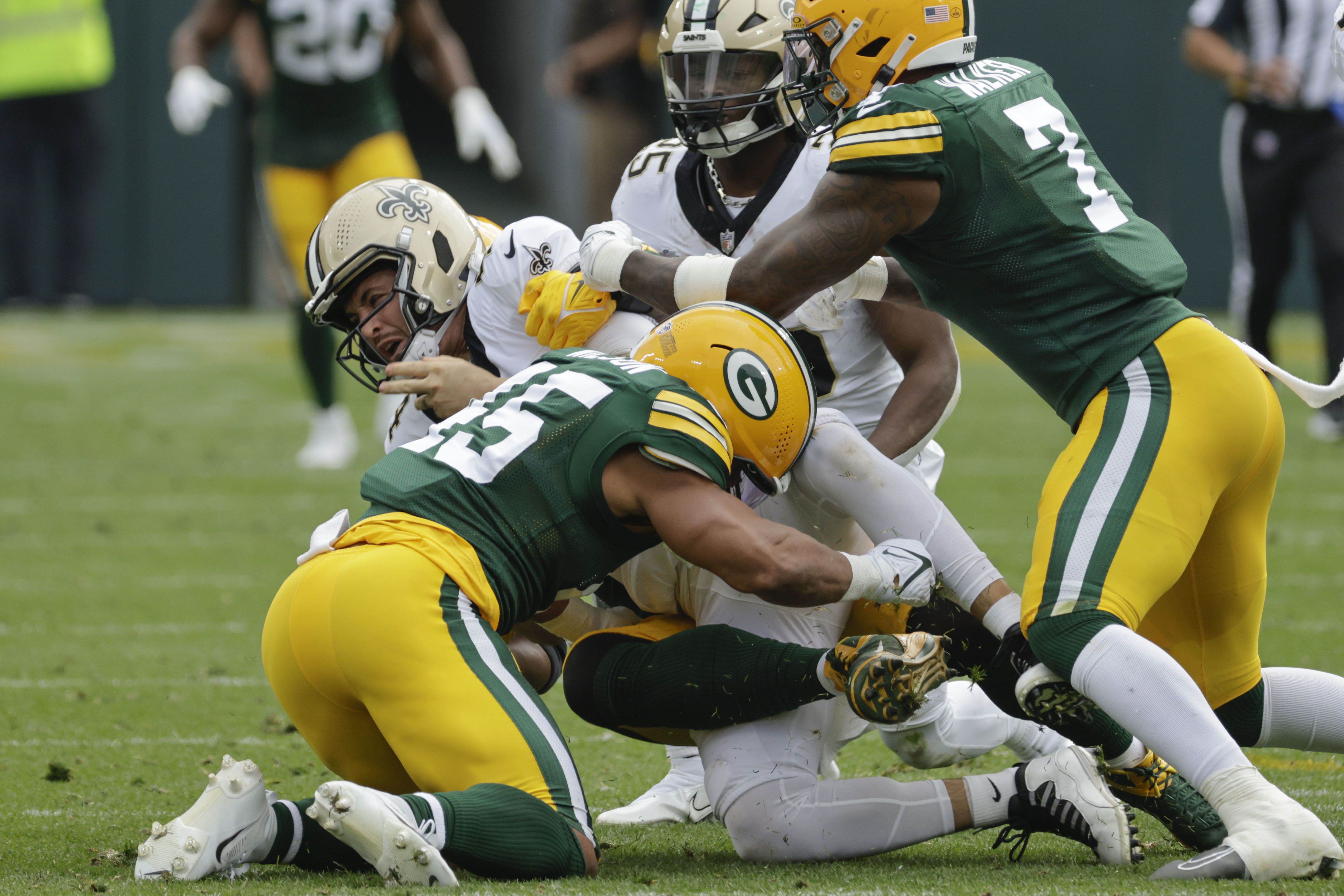 Saints' Derek Carr getting evaluated for shoulder injury after loss to  Packers