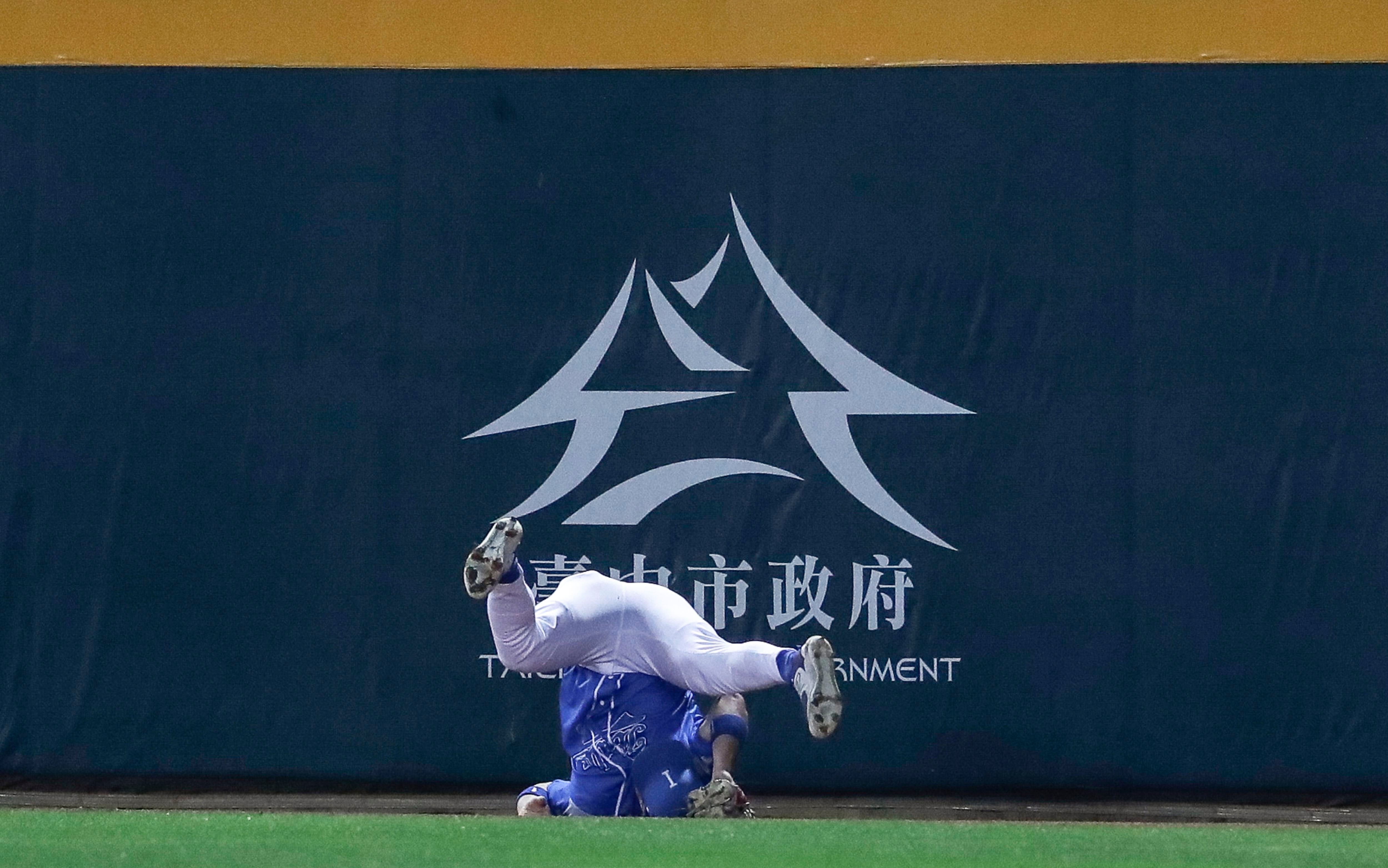 Ohtani's long HR powers Japan to group win at WBC