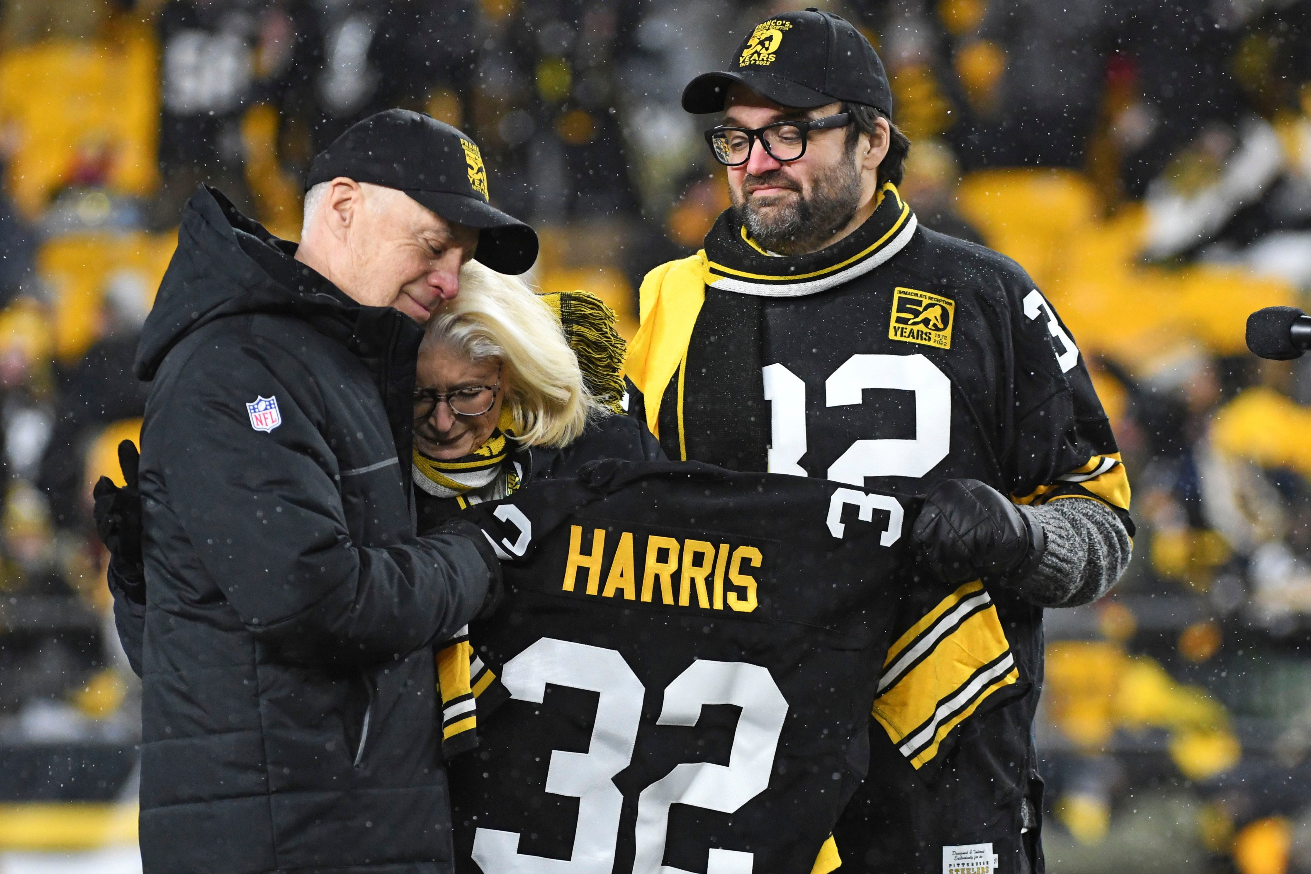 Steelers honor Franco Harris by rallying past Raiders 13-10 