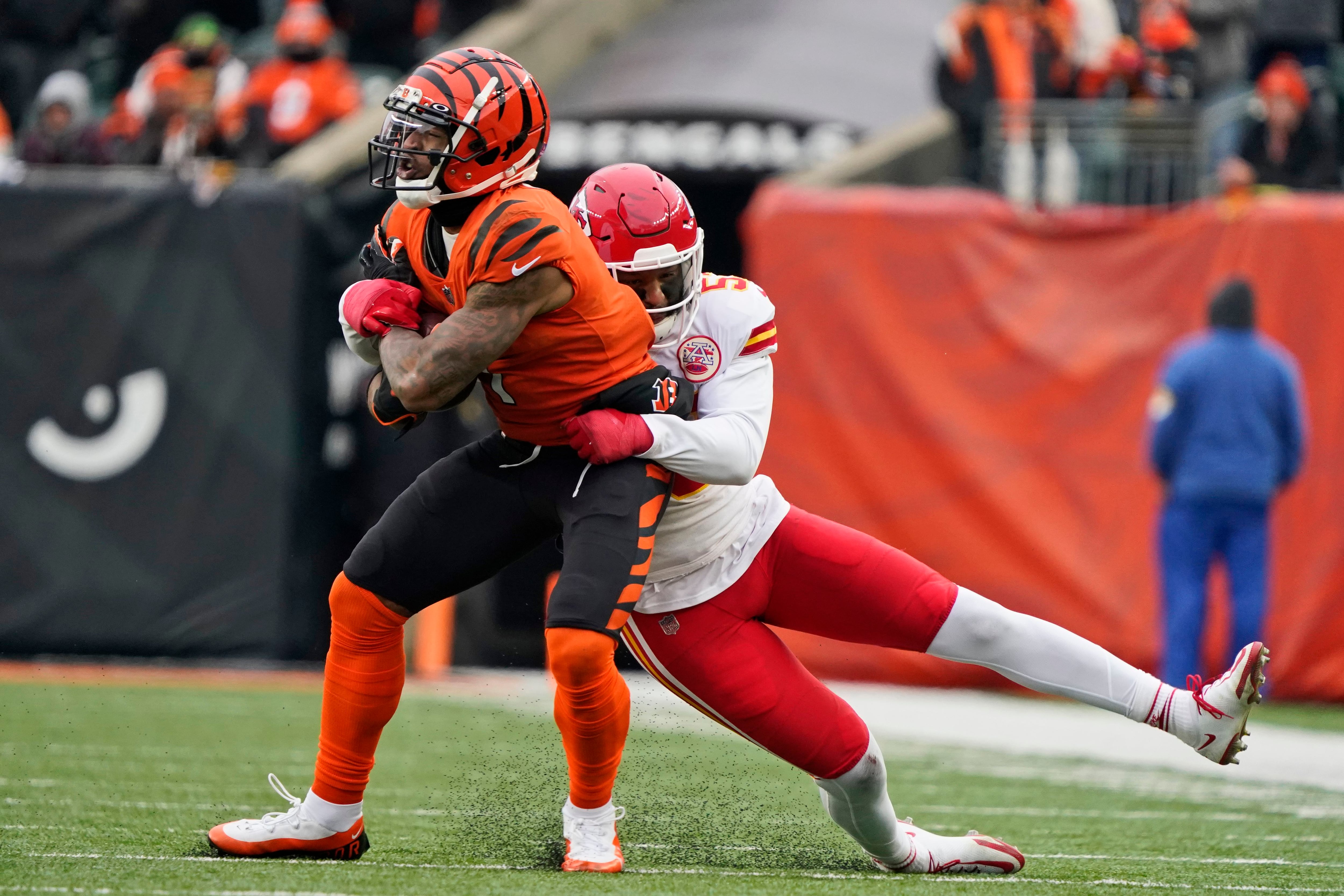 Bengals rally past Chiefs 34-31, clinch AFC North title