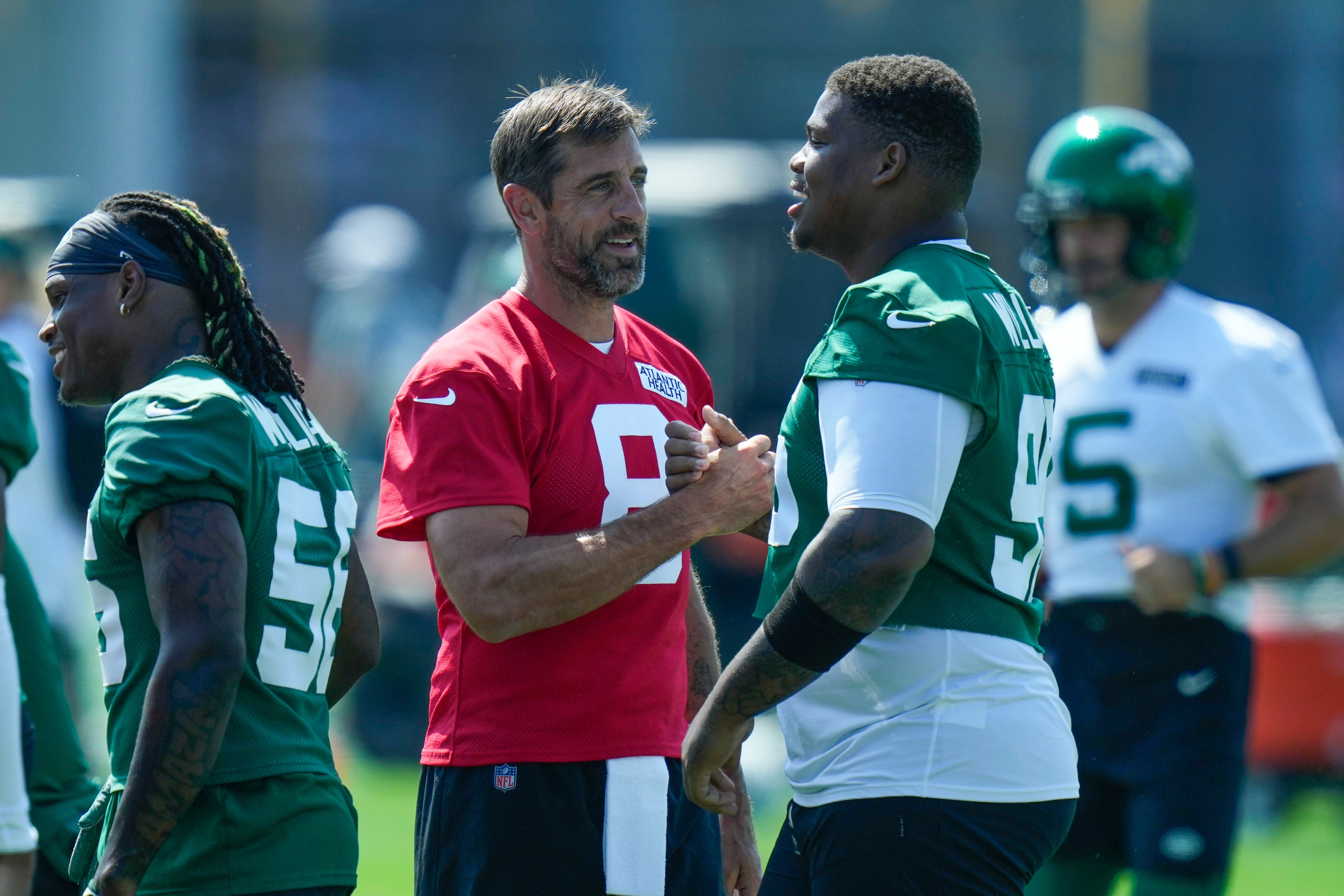 Aaron Rodgers arrives at NY Jets facility in Florham Park (Video)