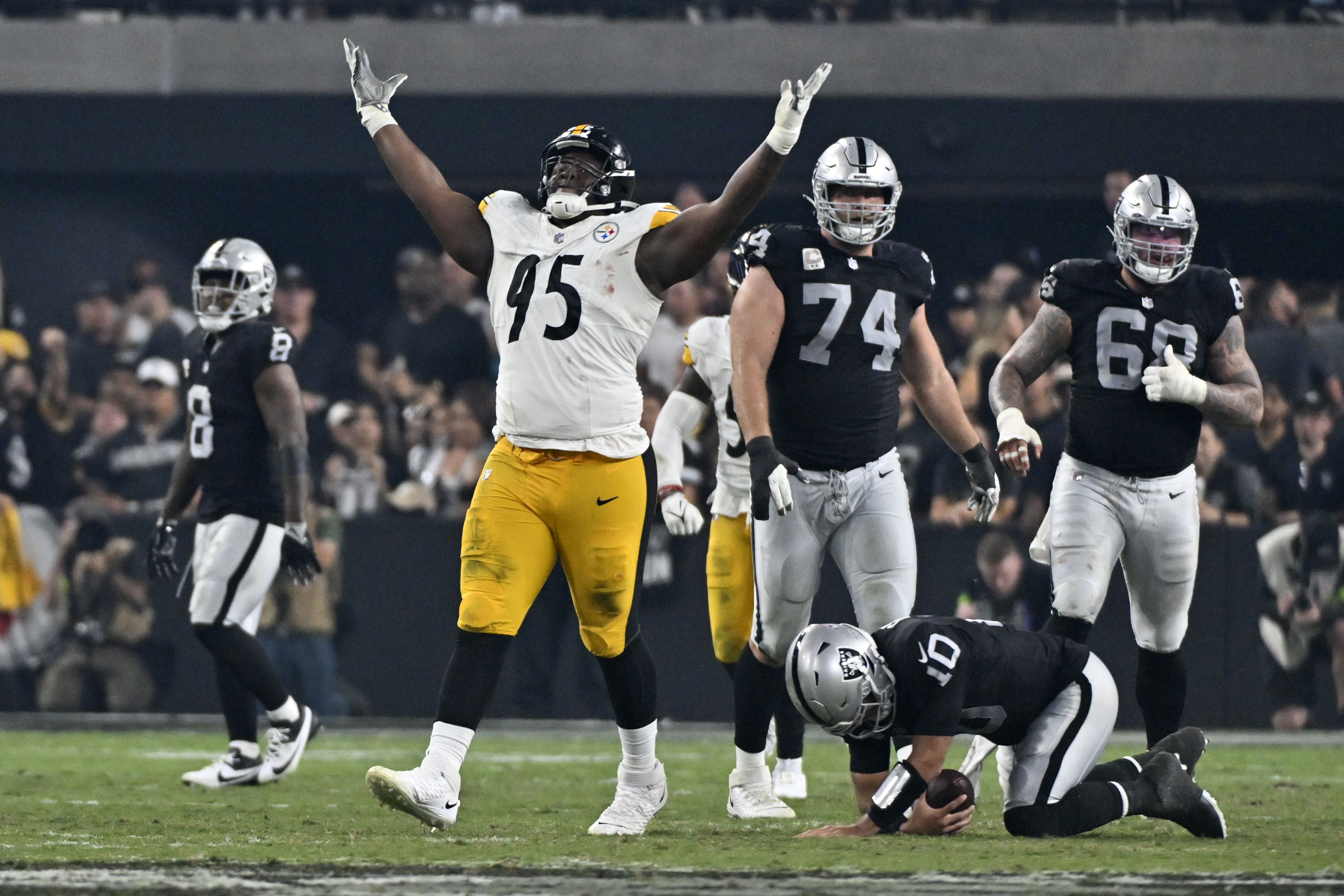 Steelers' D feeds off T.J. Watt's return, dominates vs. Saints