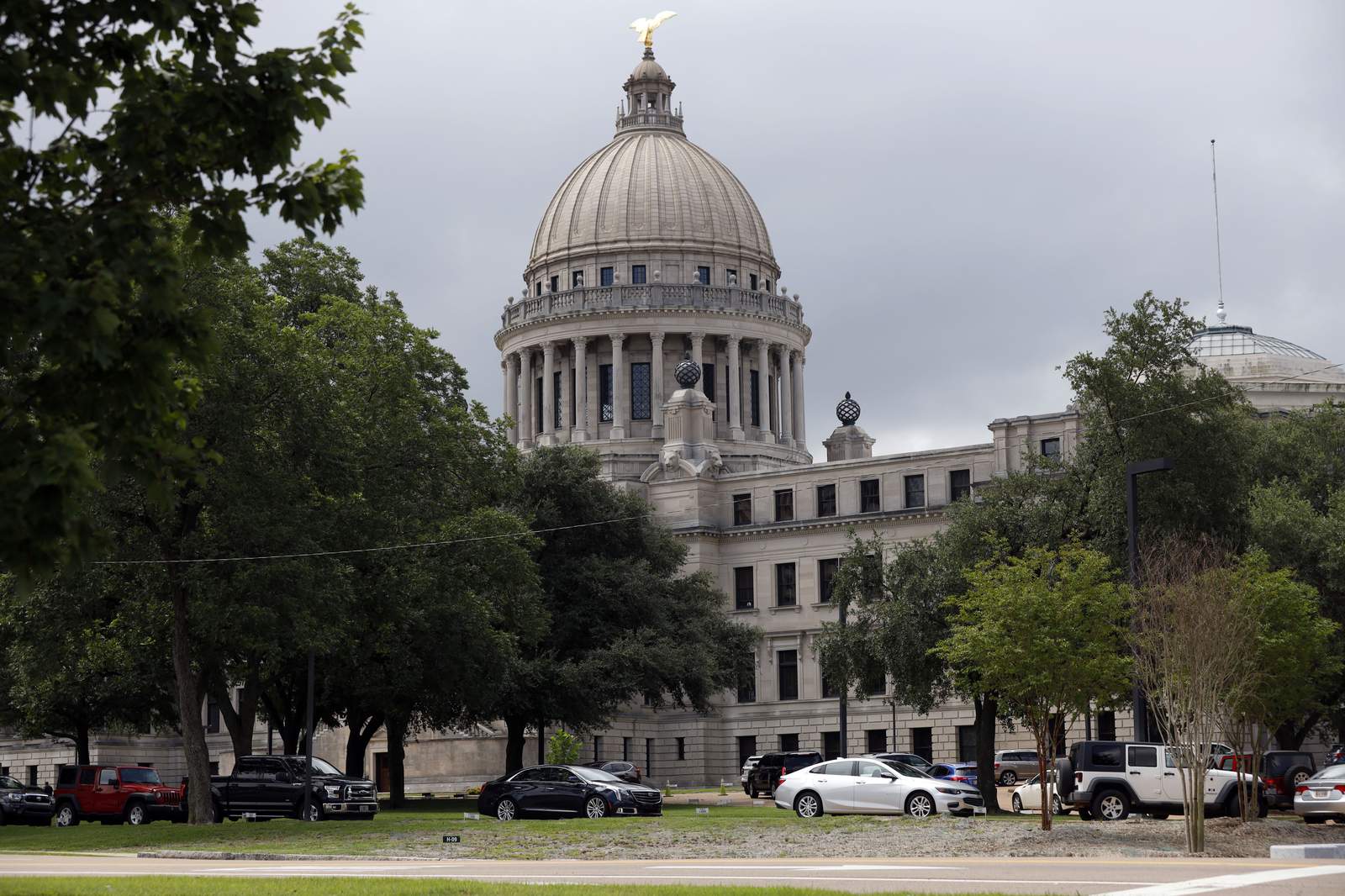 Mississippi seeing big virus outbreak in state legislature