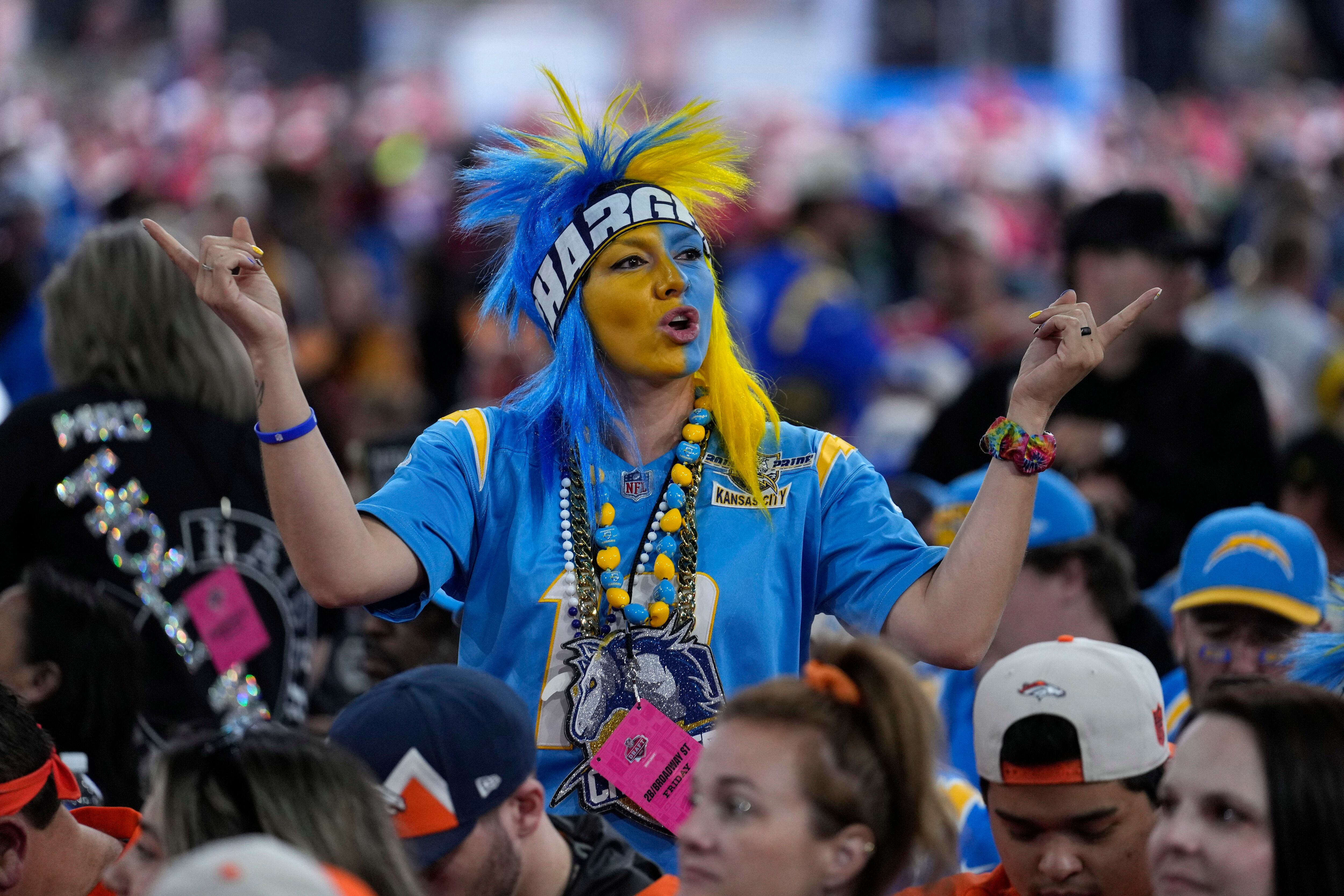 Detroit fans descend on Kansas City for Lions-Chiefs opener