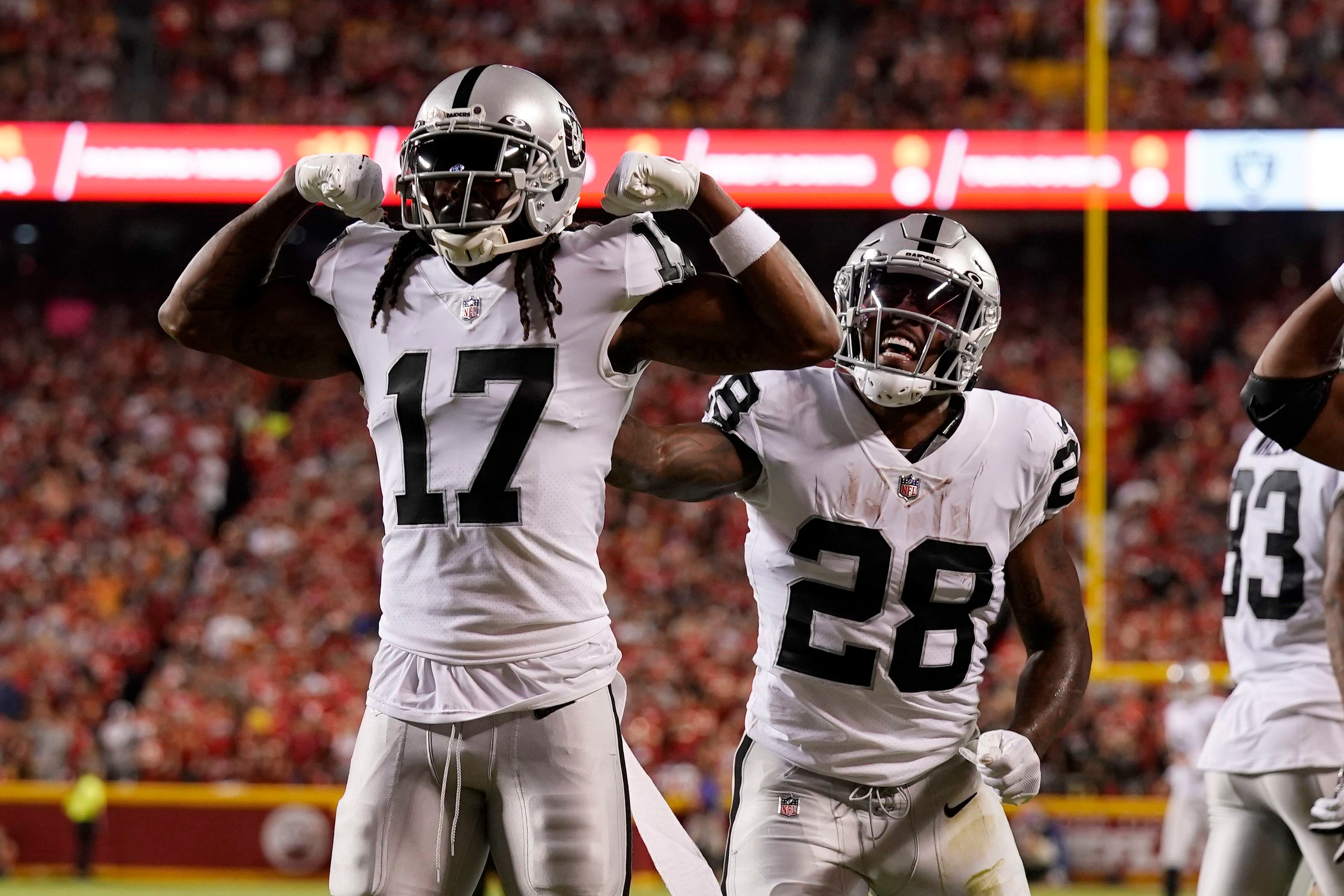 Photographer shoved to the ground by Las Vegas Raiders star