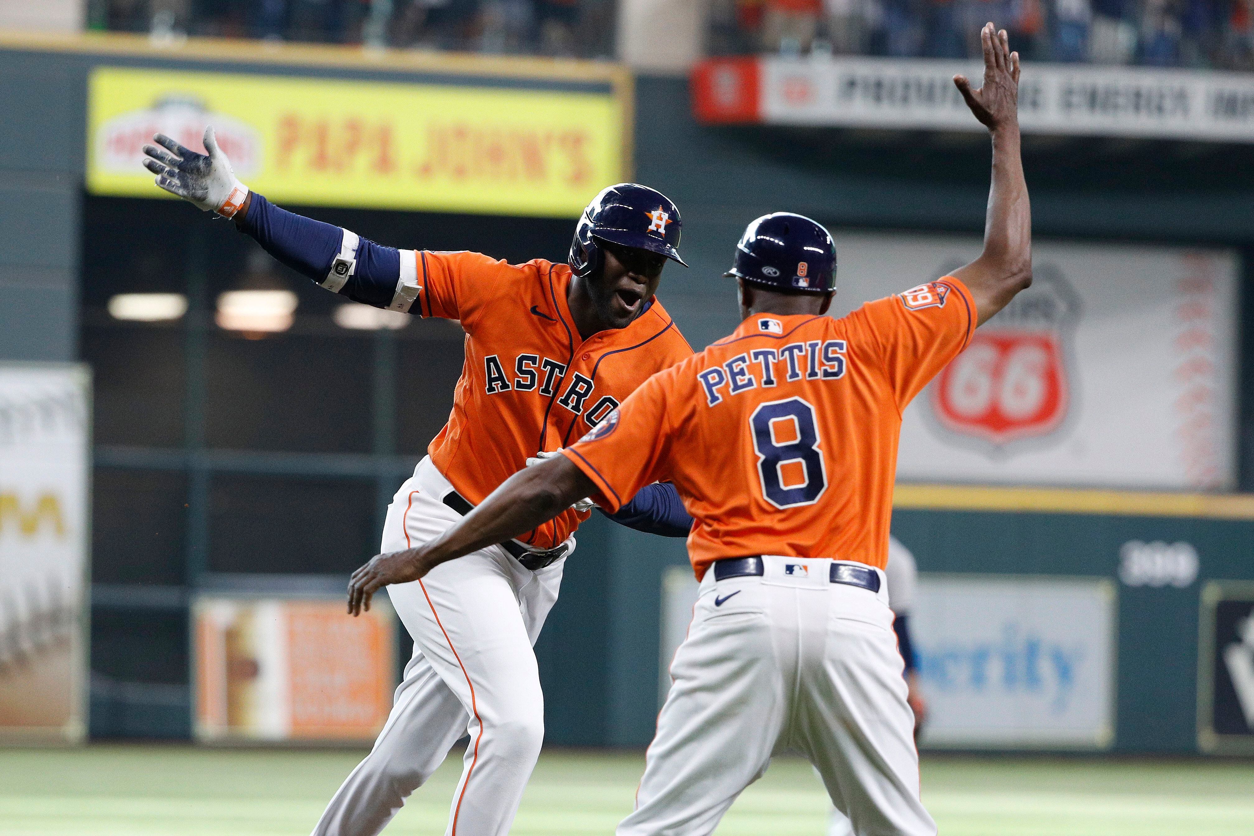 MLB roundup: Yordan Alvarez helps Astros sweep DH with Yankees