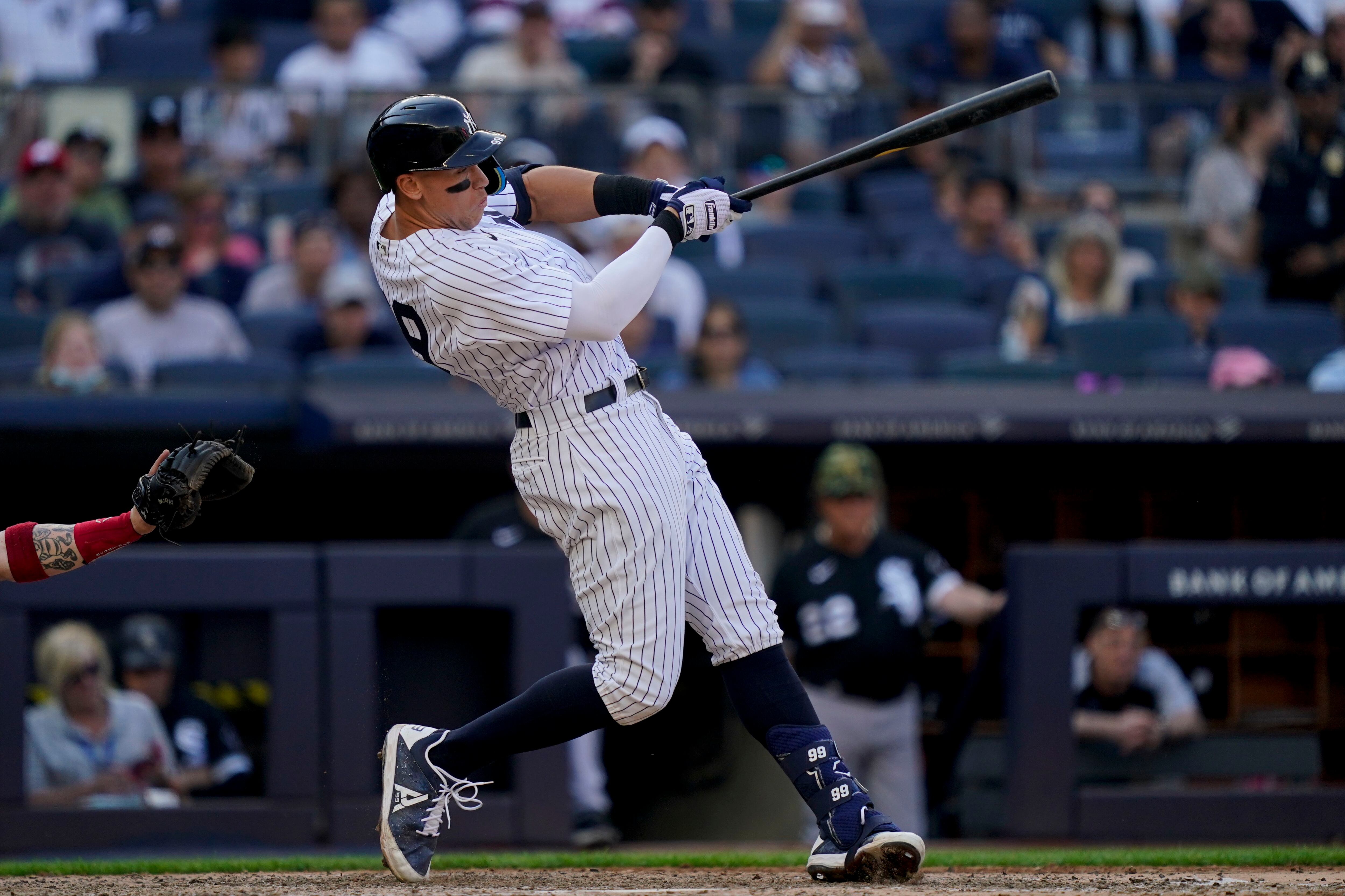 Yankees' Josh Donaldson silences boos with home run