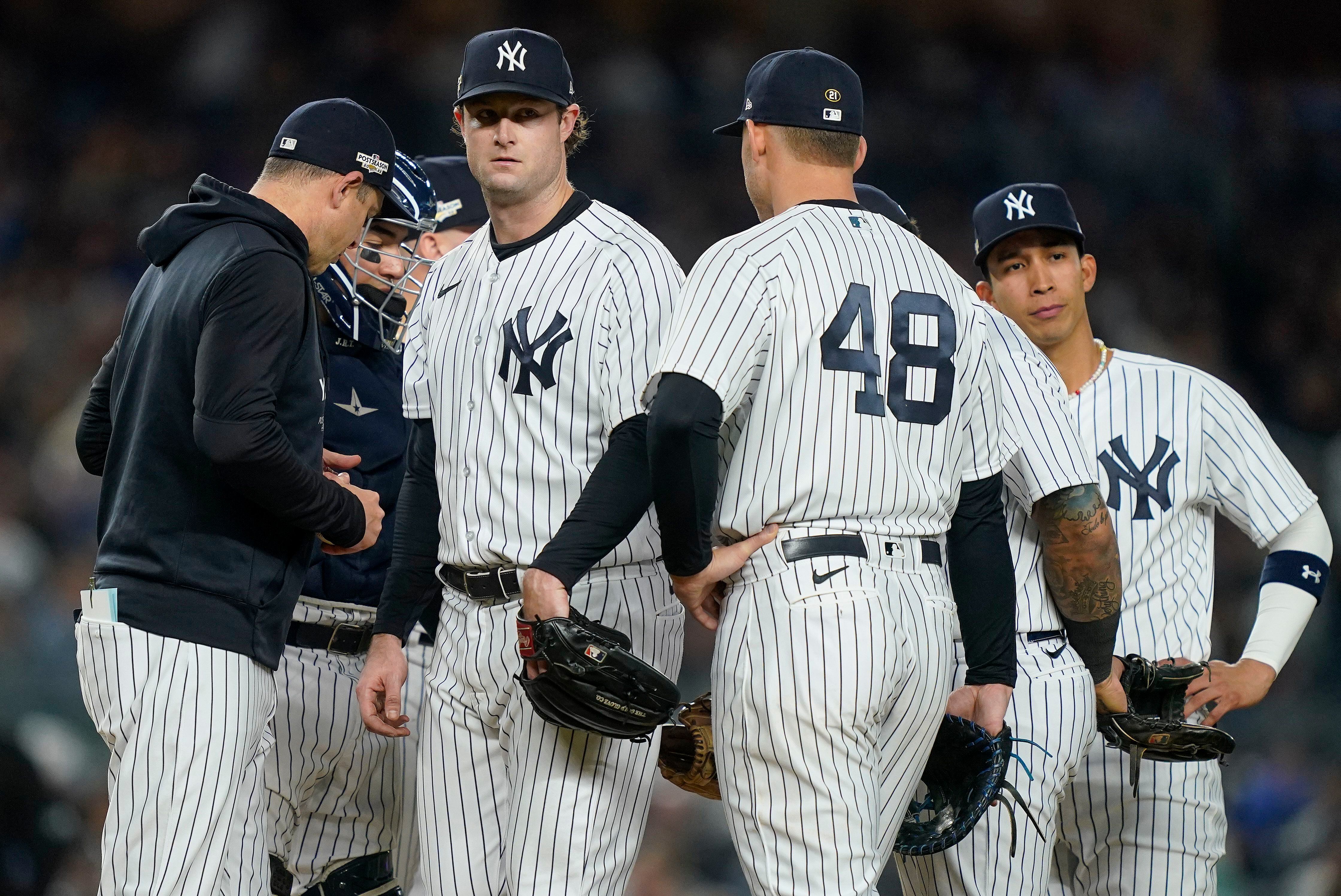 Chas McCormick follows Yankees' dropped flyball with two-run homer