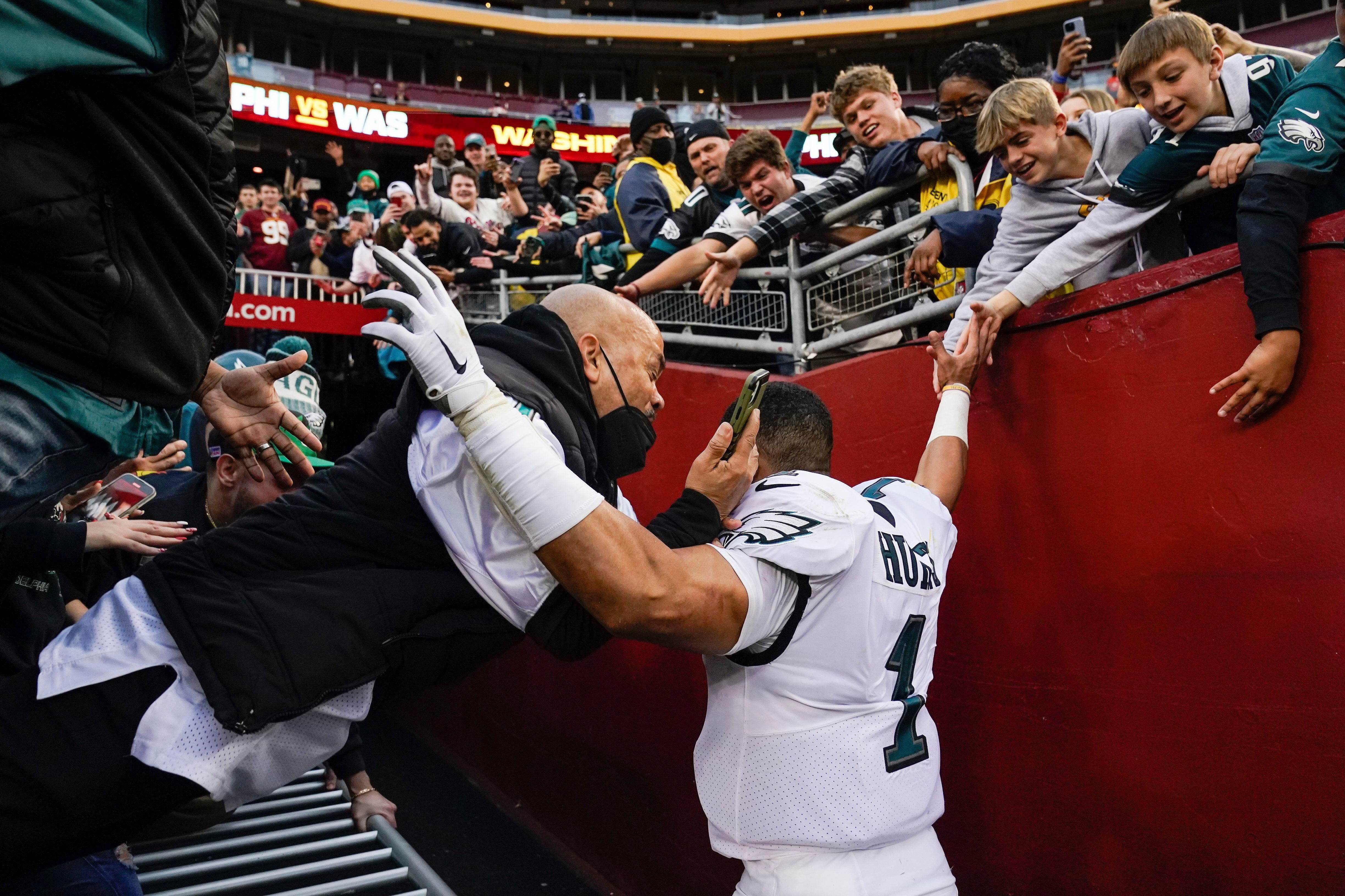 Heinicke ends loss with interception as Washington Football Team's playoff  hopes disappear