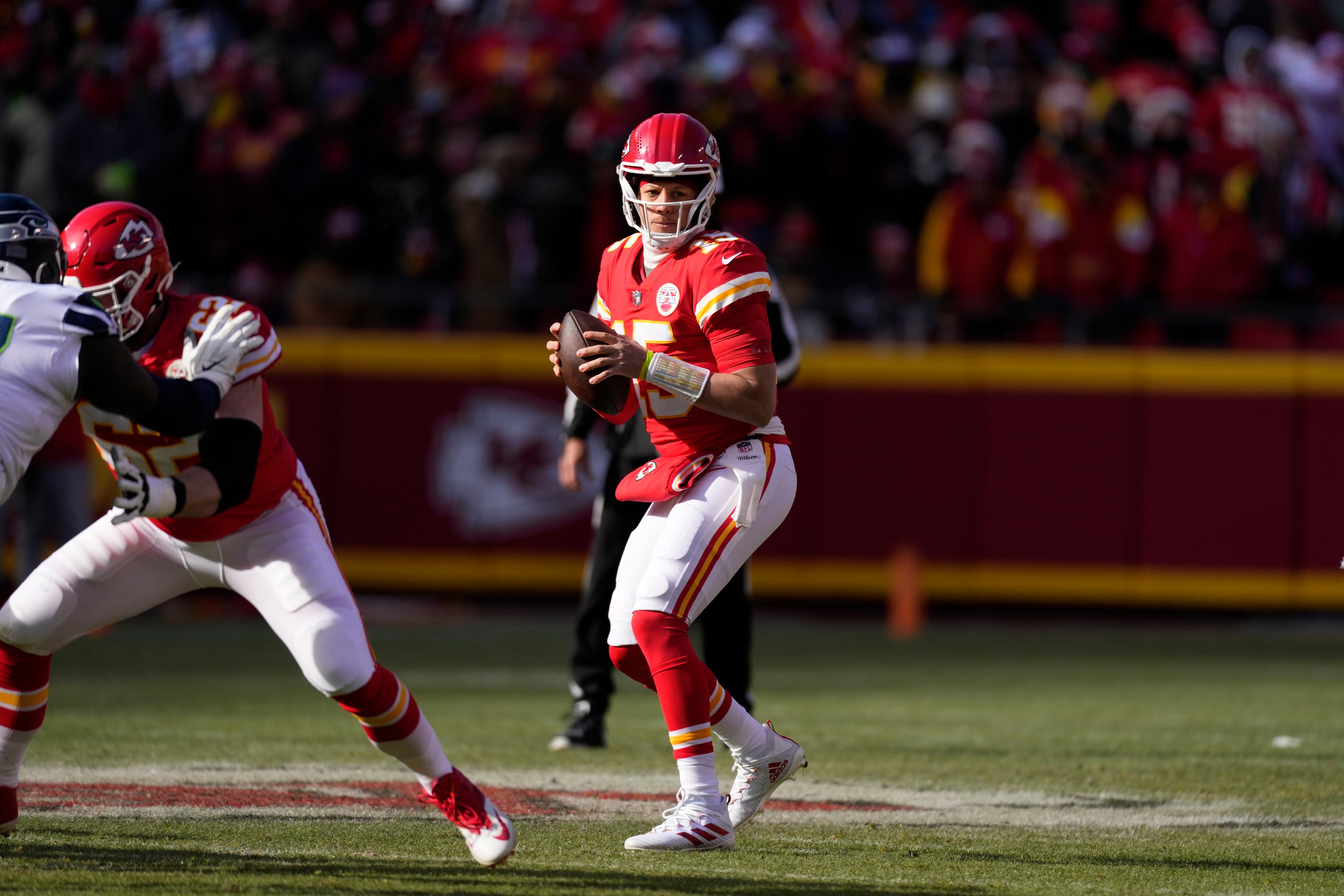 Chiefs dump Seahawks, stay tied for AFC's best record