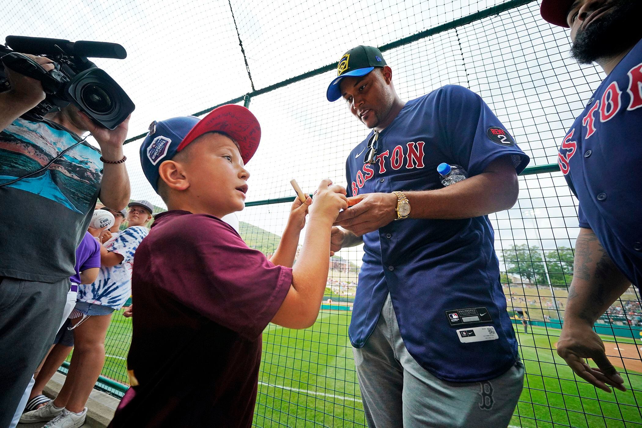 Kids Again: Red Sox, Orioles cardboard race Little Leaguers