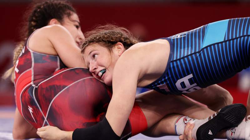 USA wrestlers Hildebrandt, Snyder advance to semis