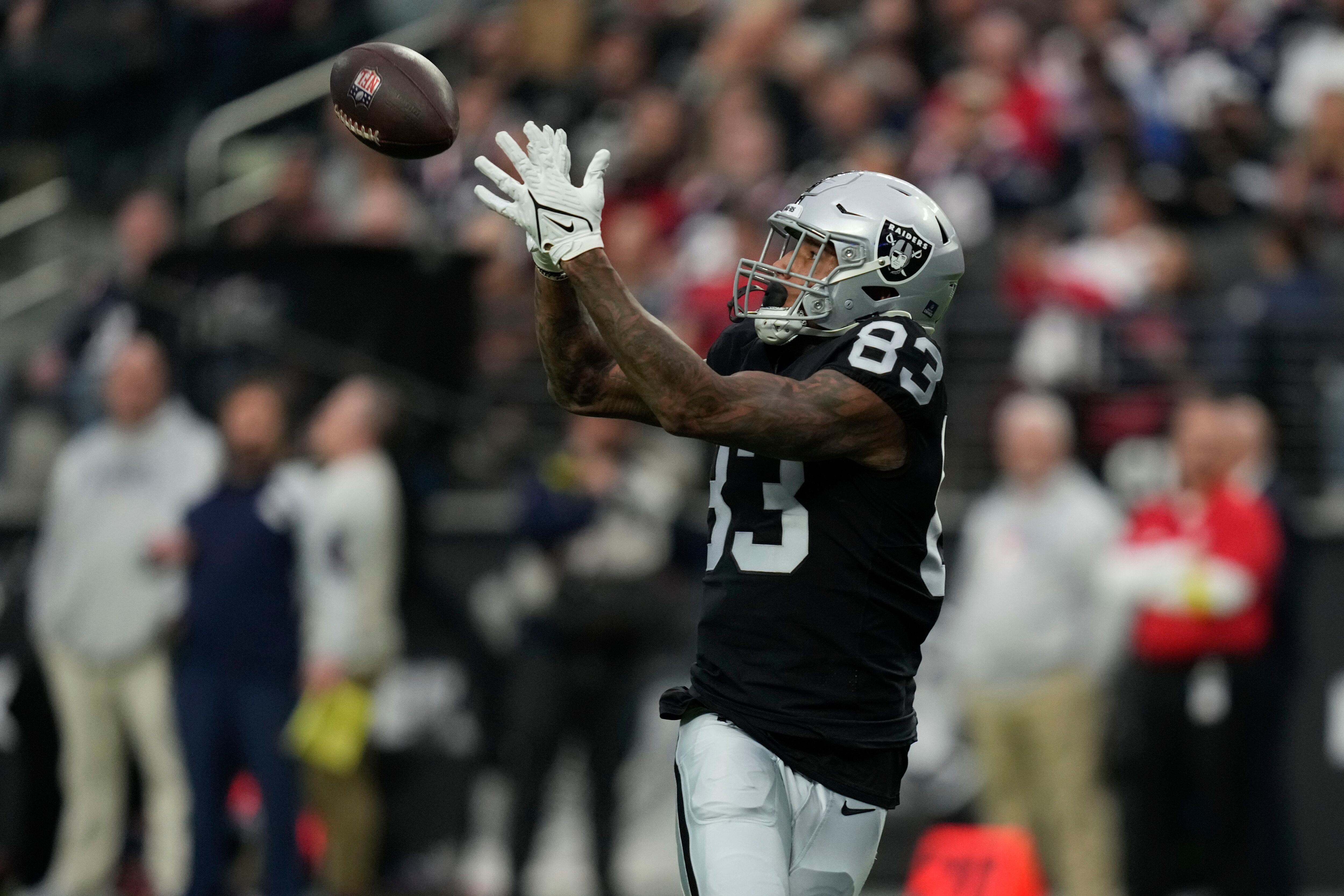 Chandler Jones snags lateral on wild final play as Las Vegas Raiders stun  Patriots 