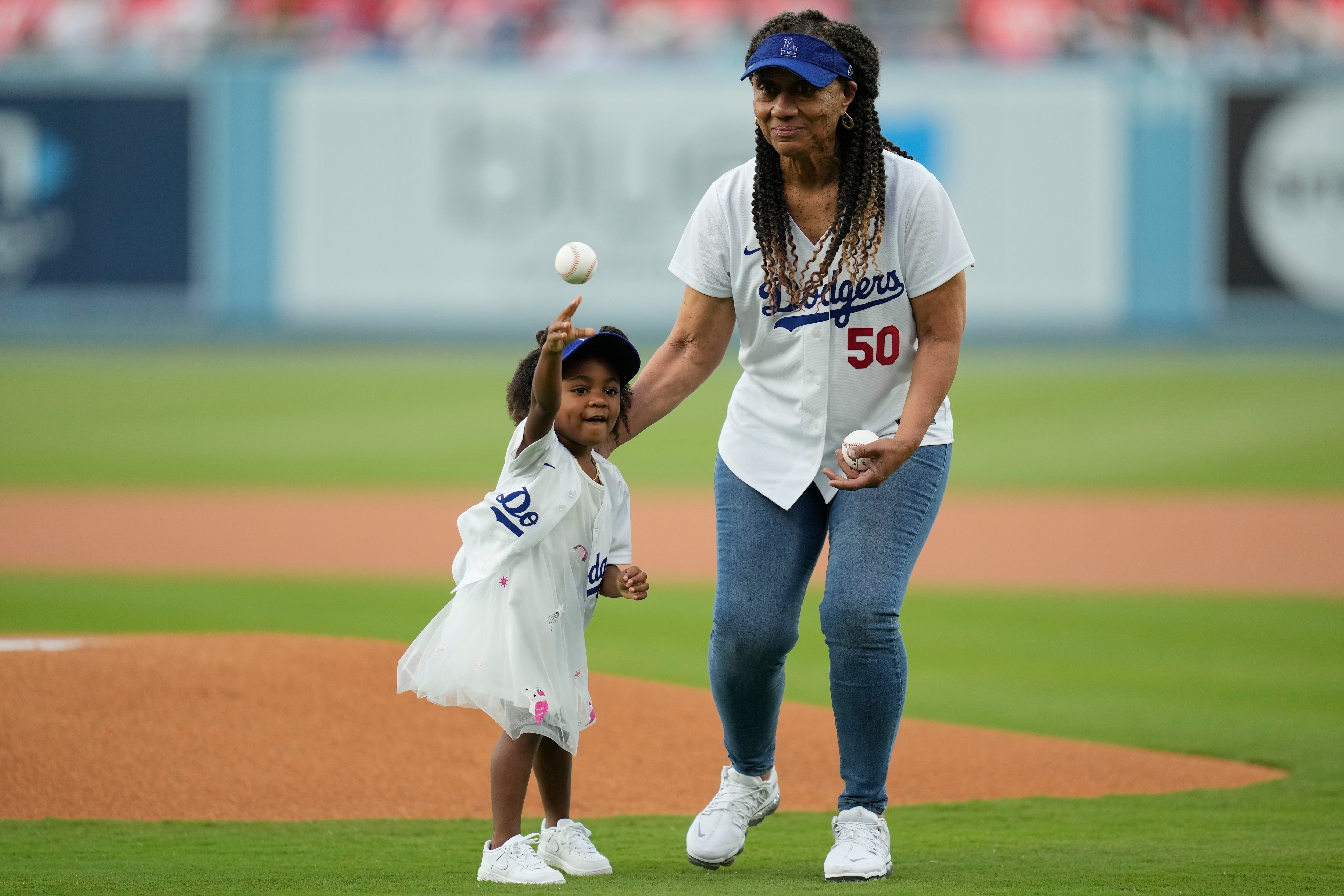 Dodgers win in 12th on bases-loaded walk against Twins