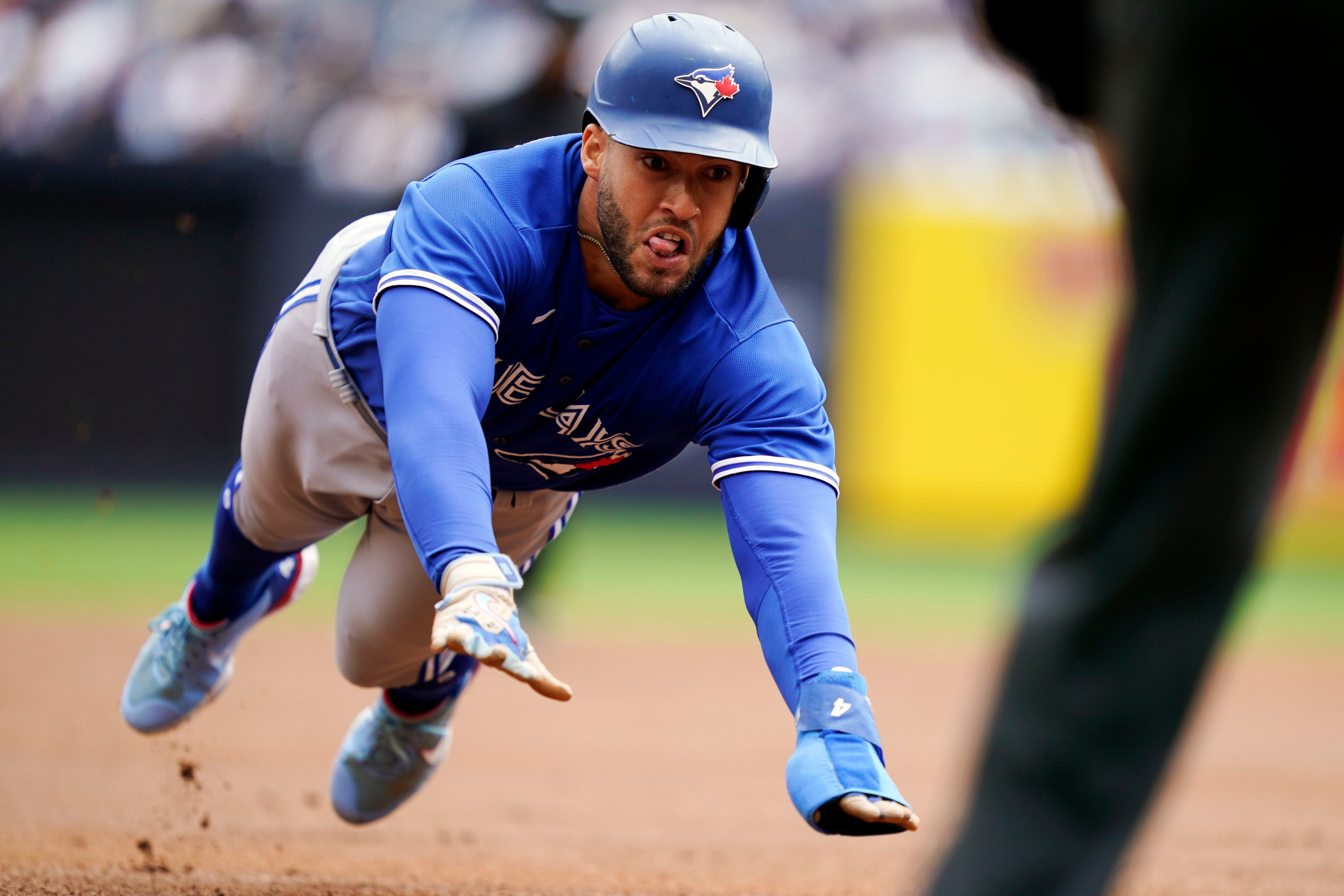 Gleyber day: Torres' 5 RBIs lead surging Yanks over Jays 5-3