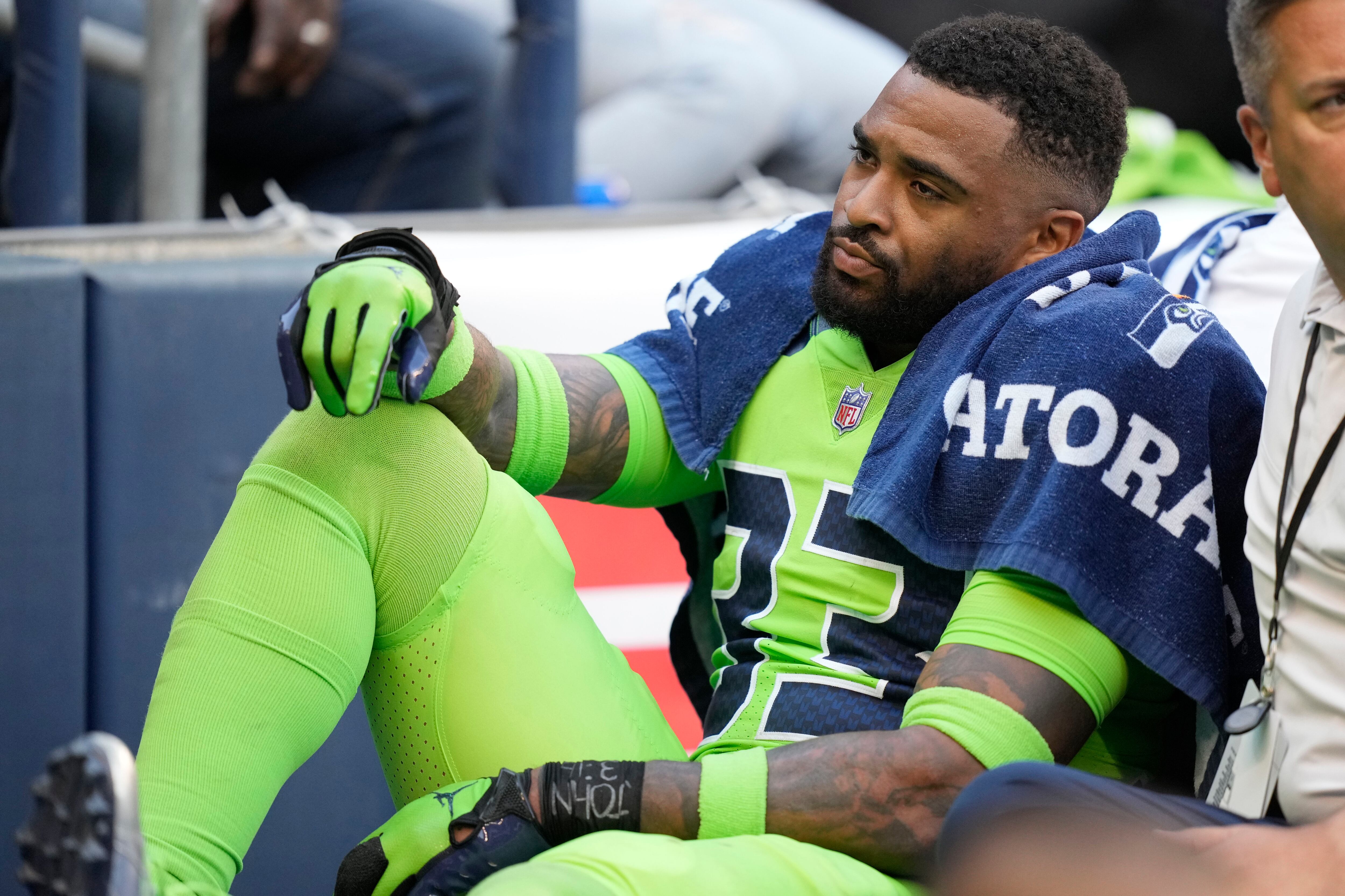 Seahawks' Jamal Adams leaves vs Broncos with knee injury