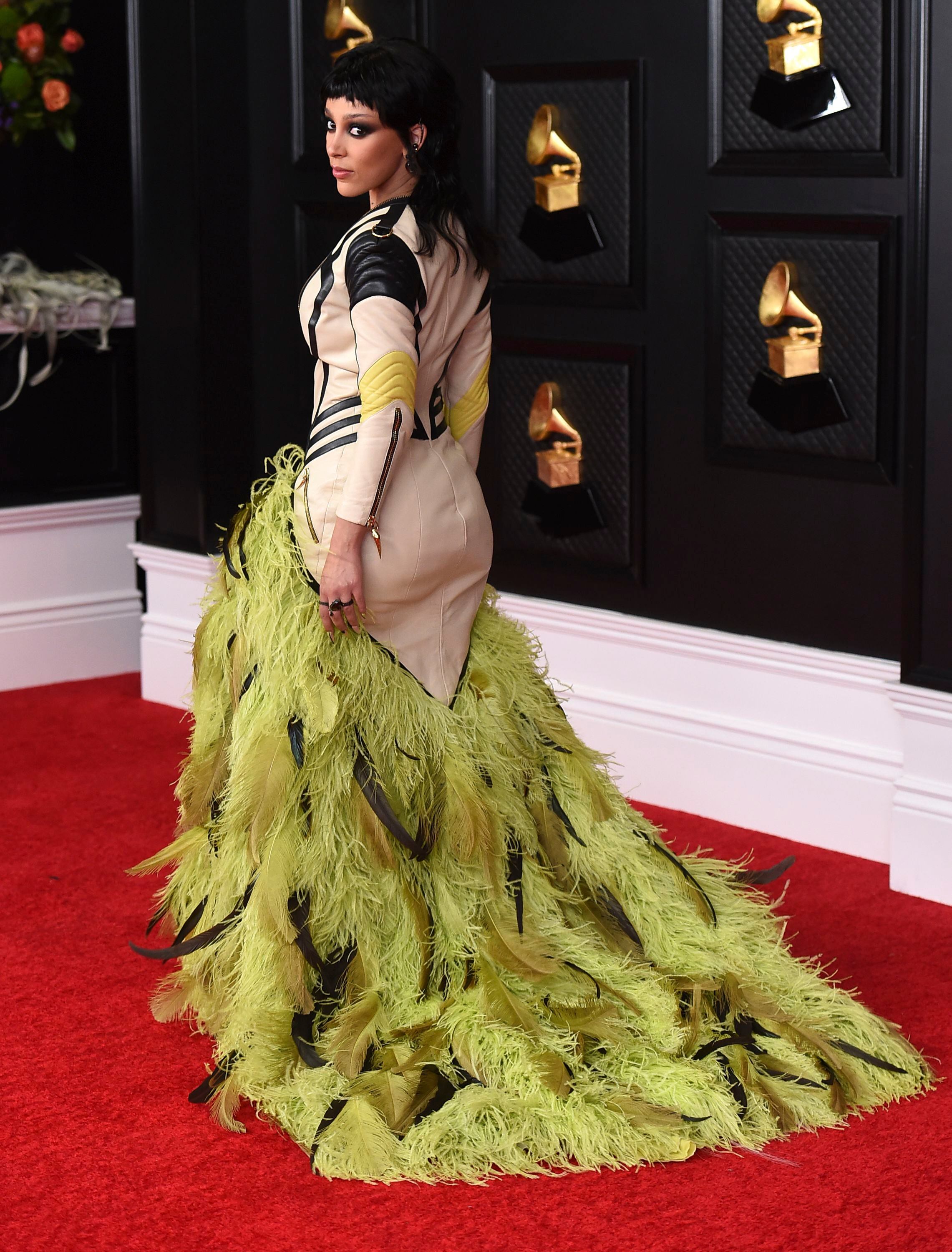 Harry Styles' 2021 Grammys Outfit Look Included A Green Feather Boa & His  Tattoos