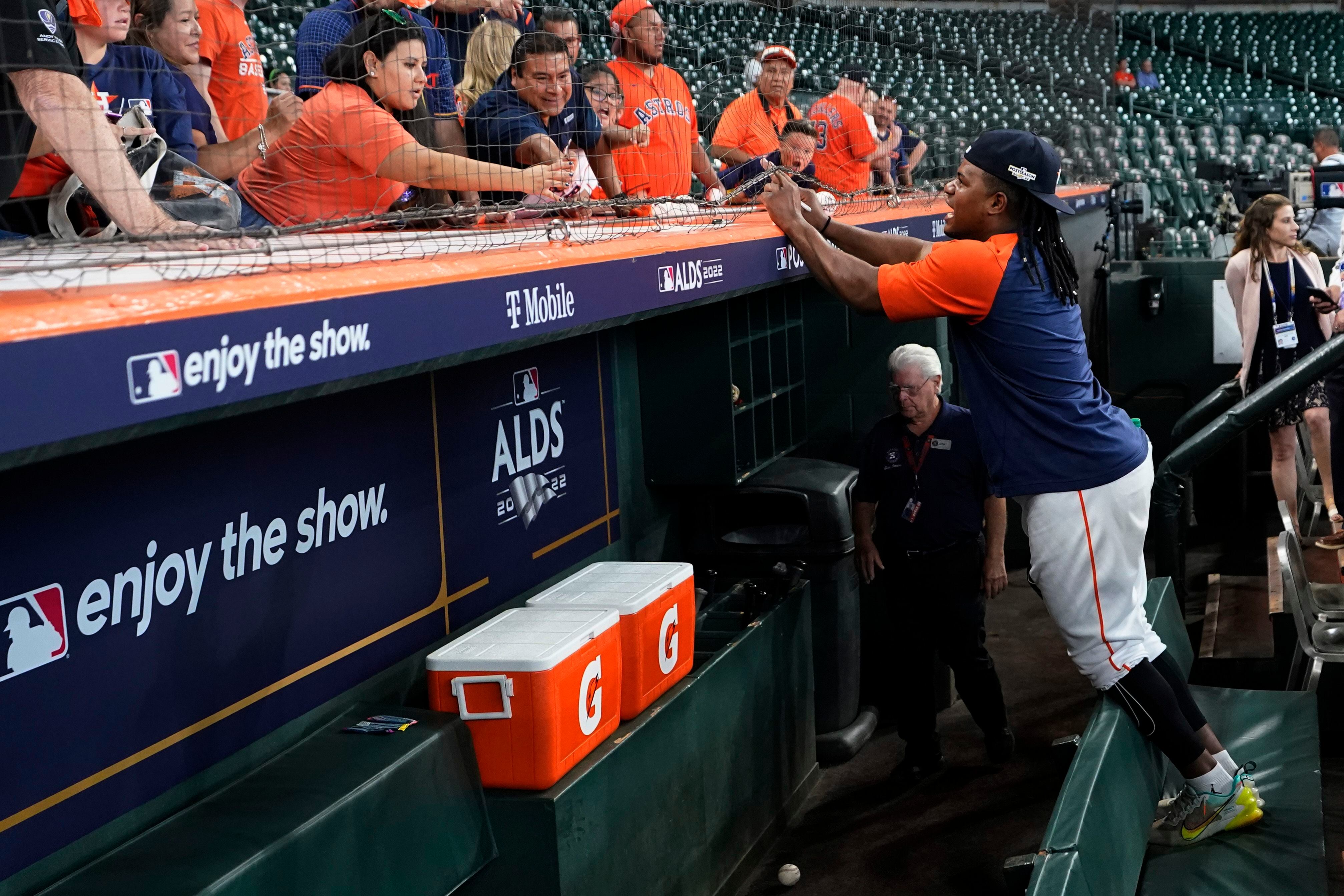 Astros pitchers flash postseason hair extensions, Sports