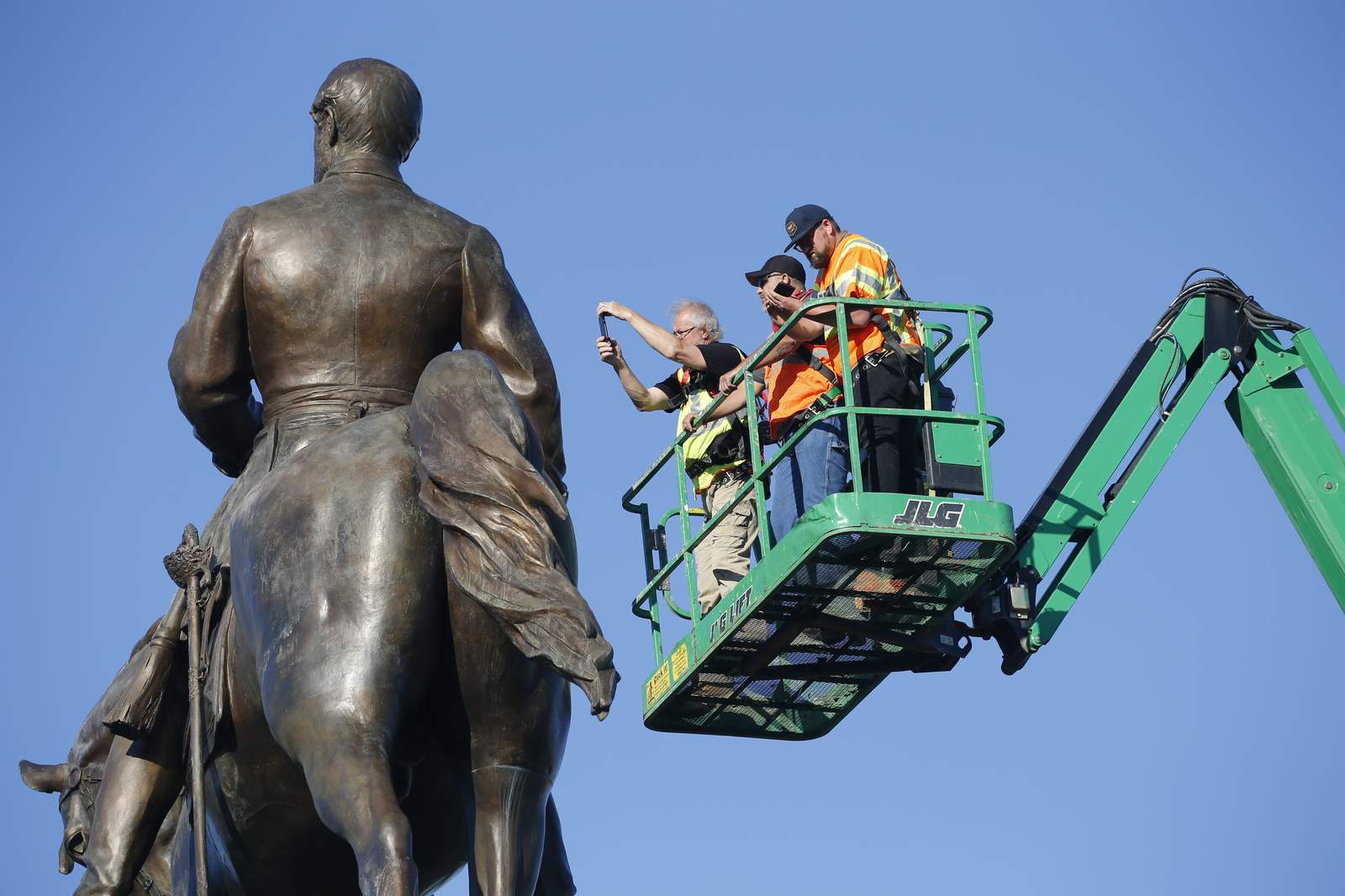 AG Mark Herring responds in lawsuit over Lee statue removal